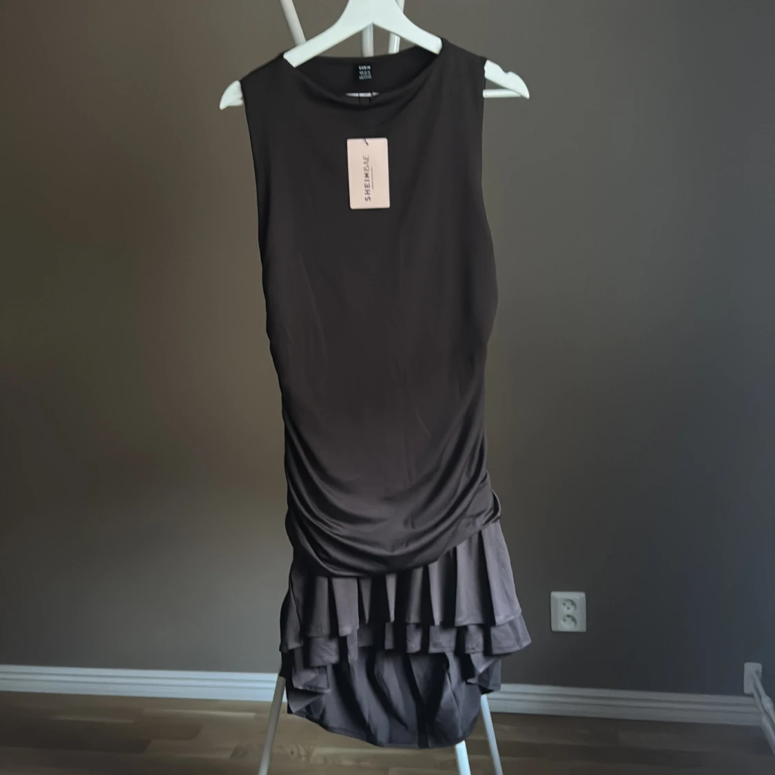 Brun ärmlös volangklänning Shein - 1