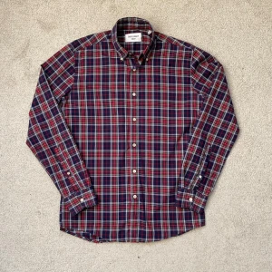 Our Legacy skjorta - Our Legacy skjorta till ett grymt pris! | Skick: 9/10, som ny! | Size: 48/M, passar mig som är 184cm | Pris: 399kr, kan sänka vid snabb affär | Hör av dig vid frågor och funderingar!