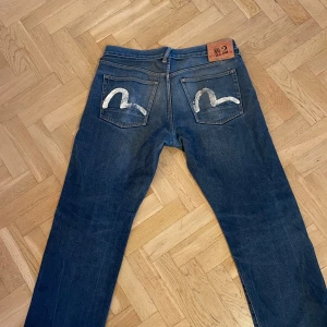 Evisu jeans - Säljer ett par Evisu jeans med selvedge, modellen liknar Levis 501 och är i storlek 34x30 🌞öppen för trades.  Bara att höra av dig vid frågor!