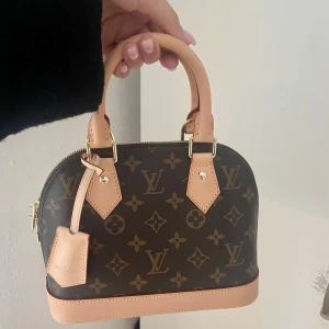 Louis Vuitton, Alma bb bag - Louis Vuitton, Alma bb. Nyskick🤎