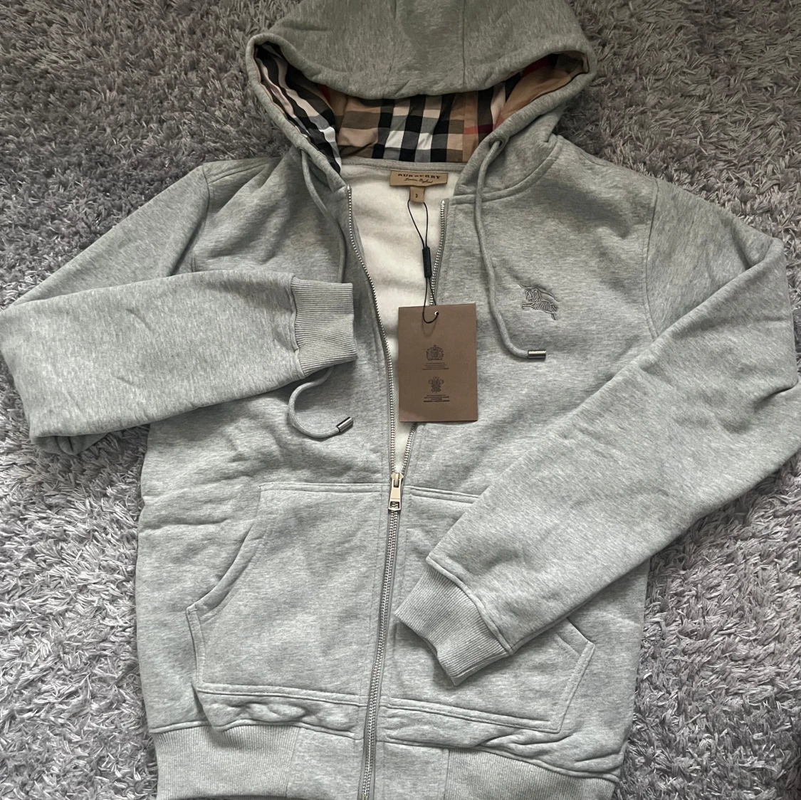 Grå burberry zip