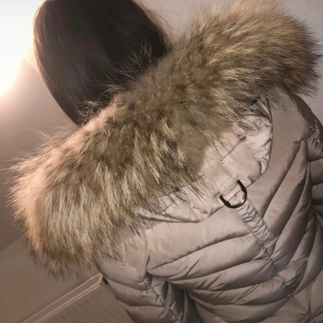 Beige pufferjacka Hollies med päls - 1