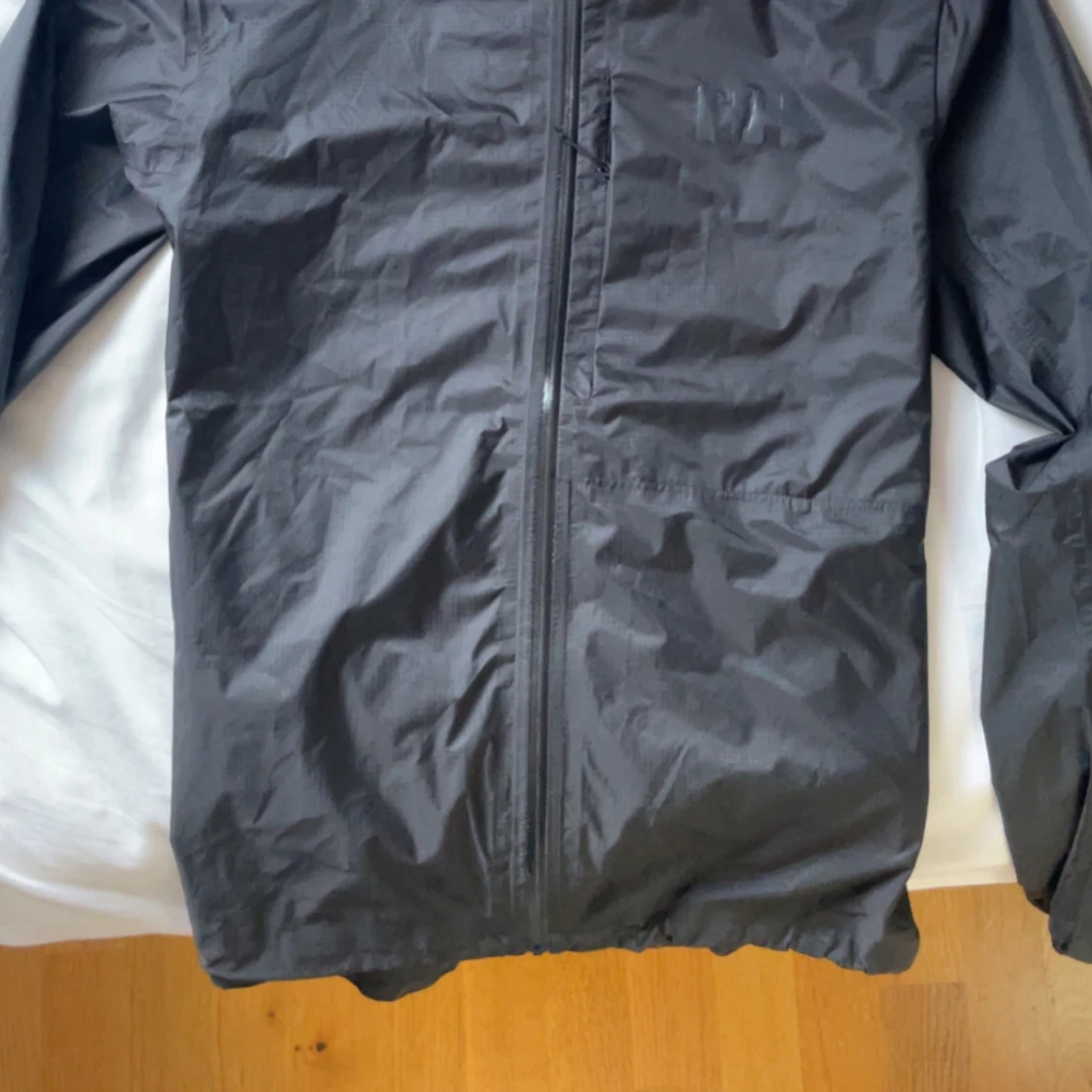 Svart vindjacka från Helly Hansen - 1