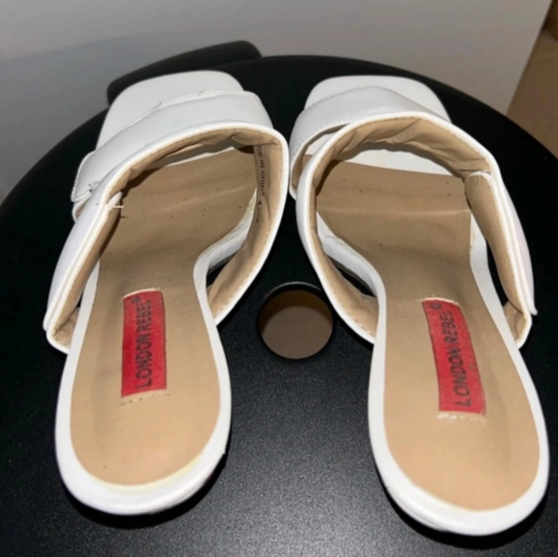 Vita klackar från London Rebel - 2