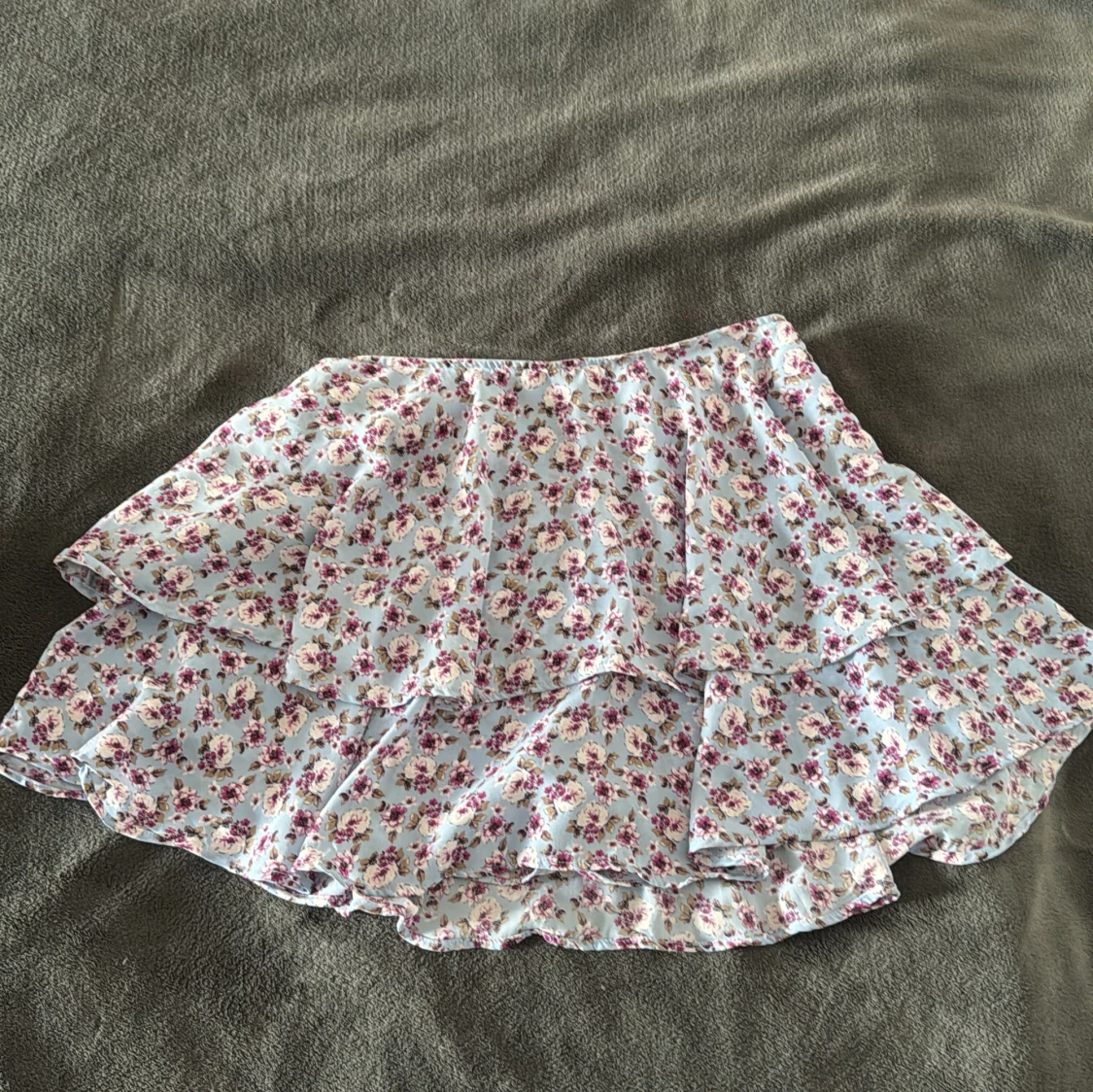 Blommig volangkjol från Zara