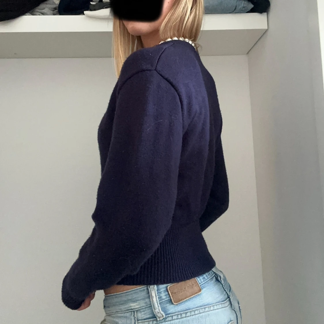 Mörkblå kofta med pärldetalj - 1