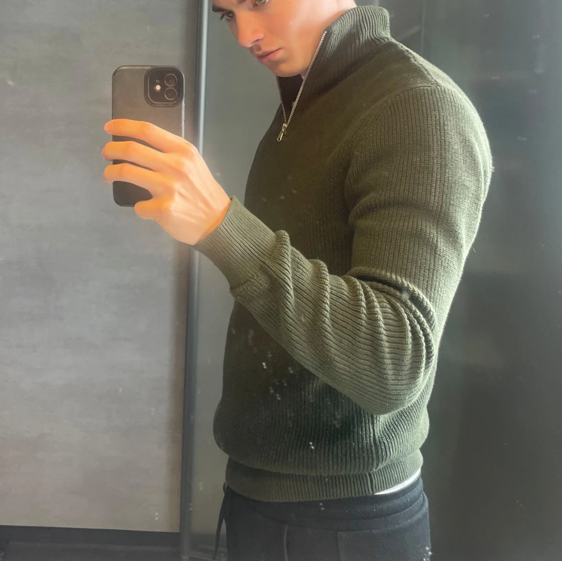 Olivgrön stickad half zip-tröja från cubus - 1