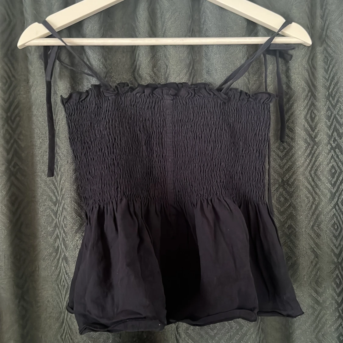 Svart smockad linnetopp - 1