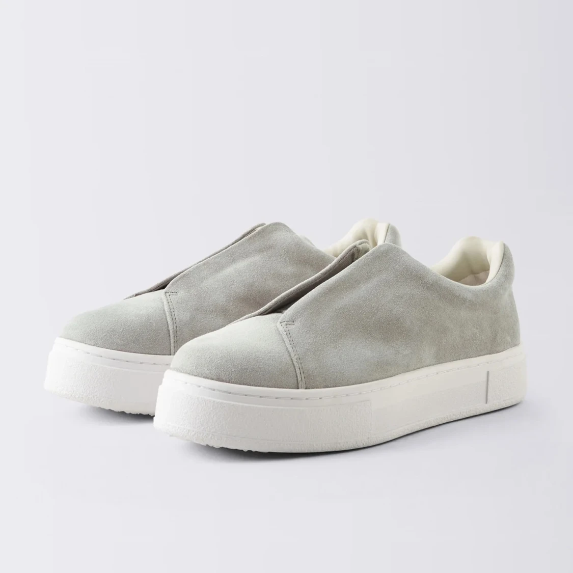 Beige sneakers från Eytys i mocka - 1