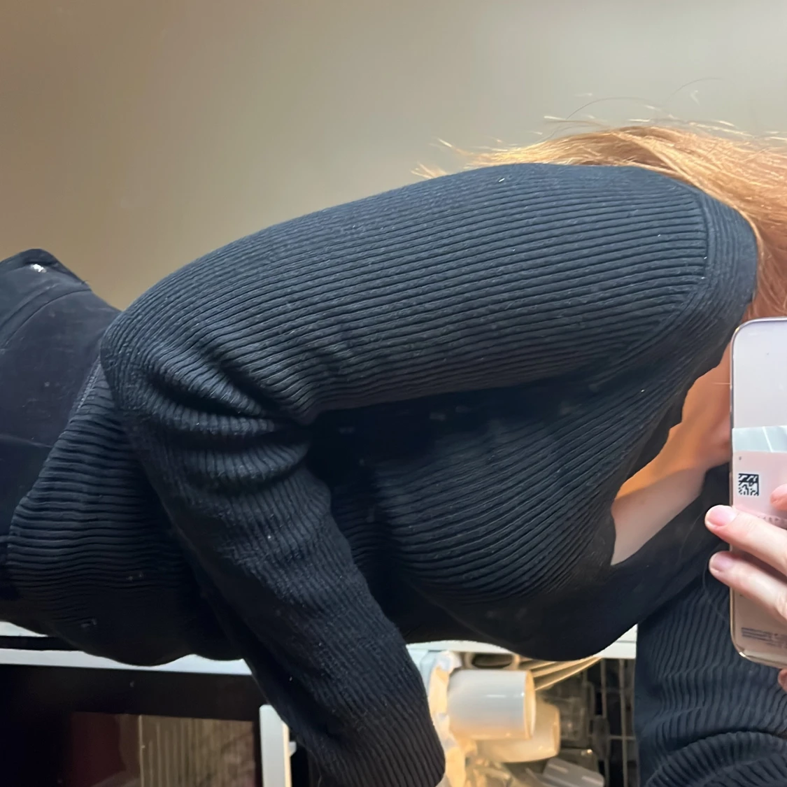 Svart ribbad långärmad tröja - 1