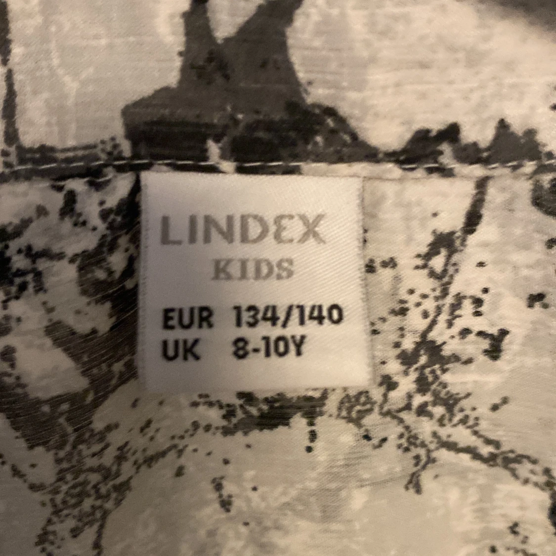 Ärmlös mönstrad kofta från Lindex - 2