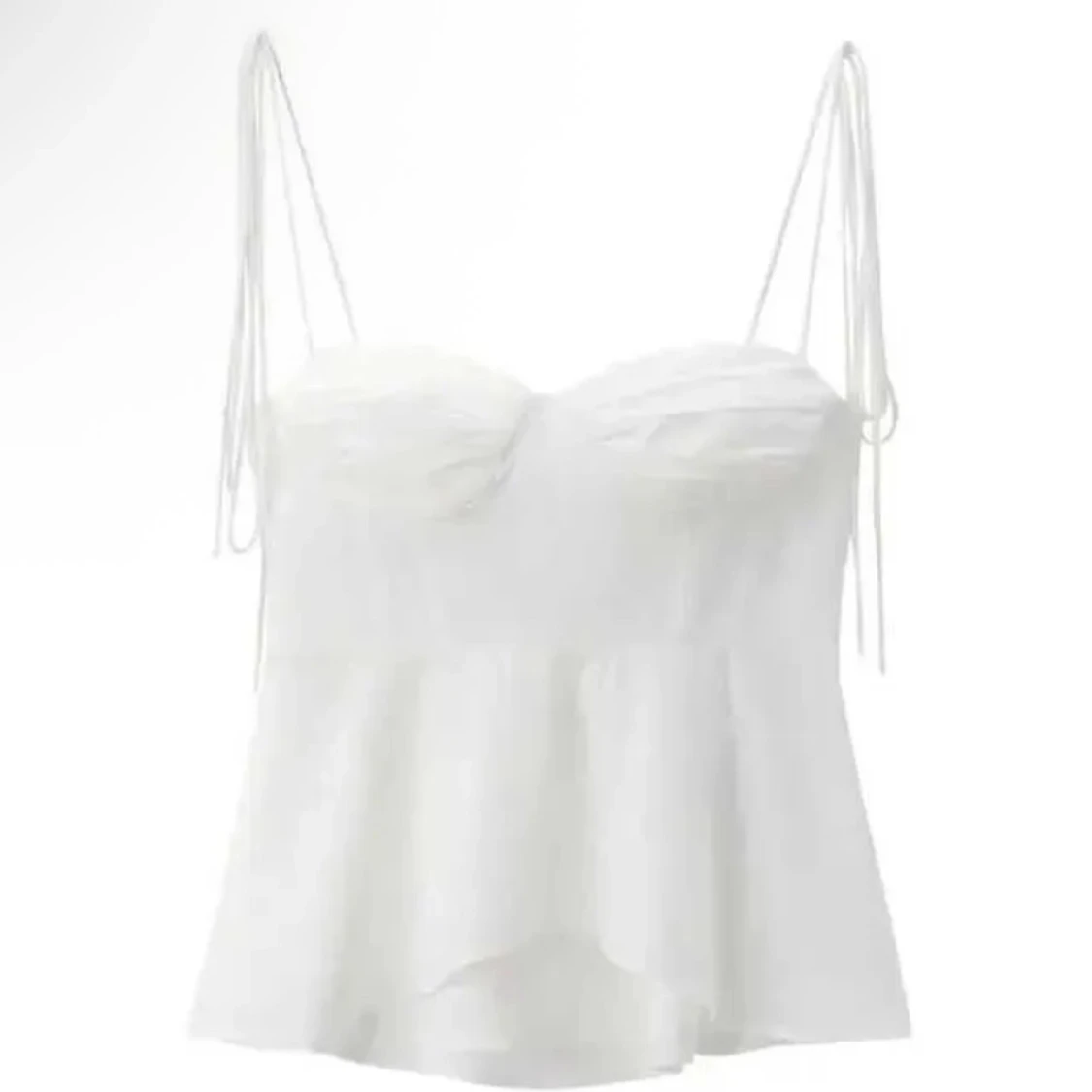 Vit linnetopp med tunna axelband