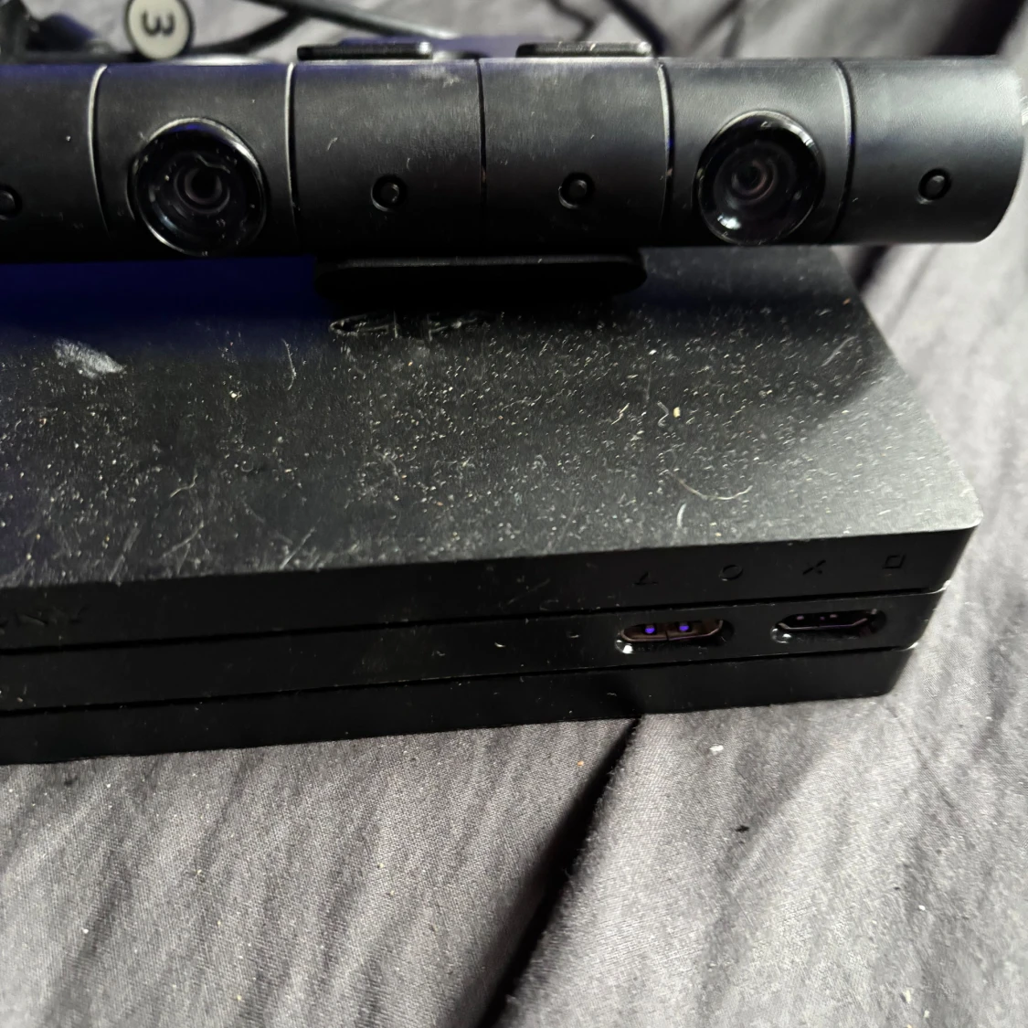 Hej säljer mitt ps4 vr allting funkar - 1