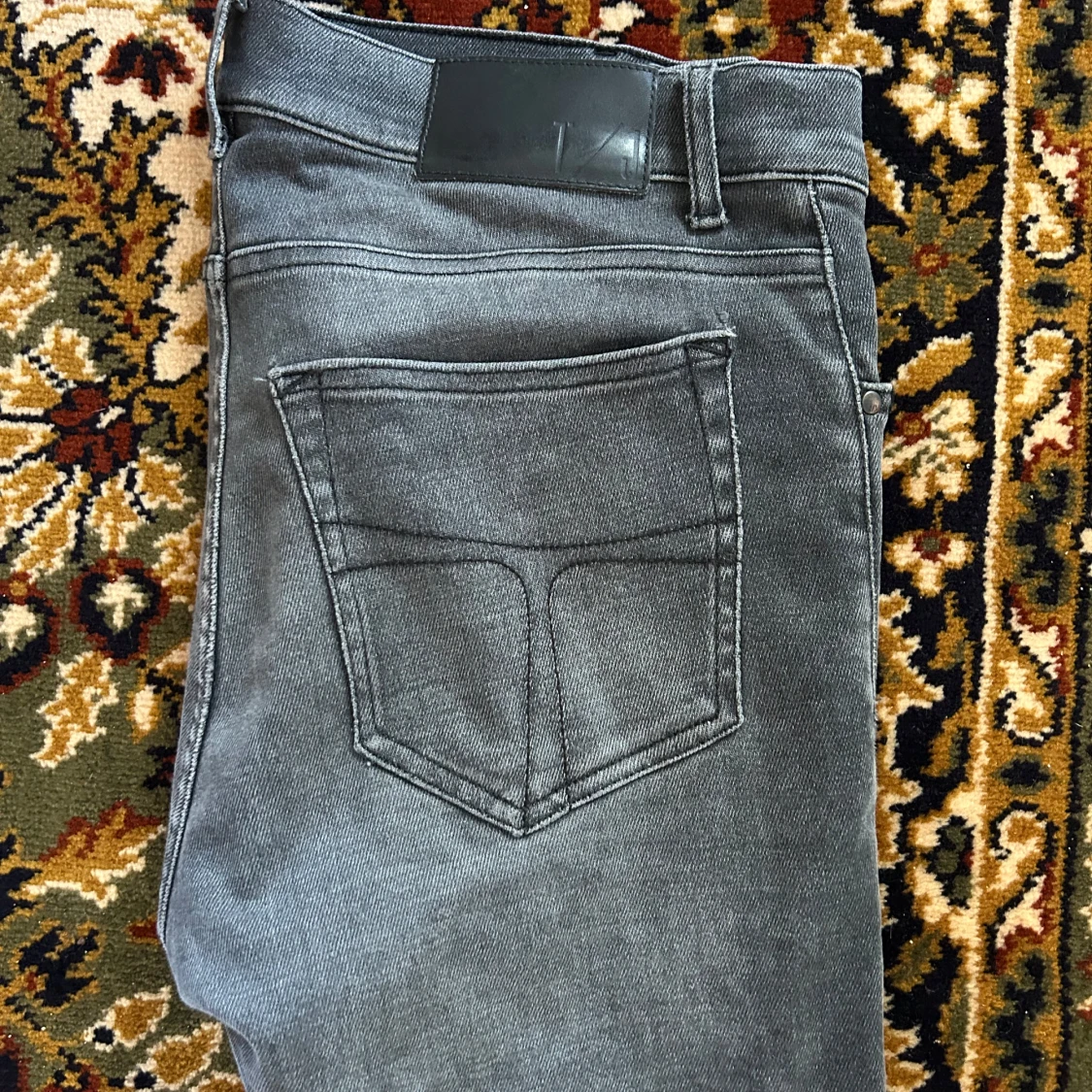 Grå jeans från Tiger of Sweden