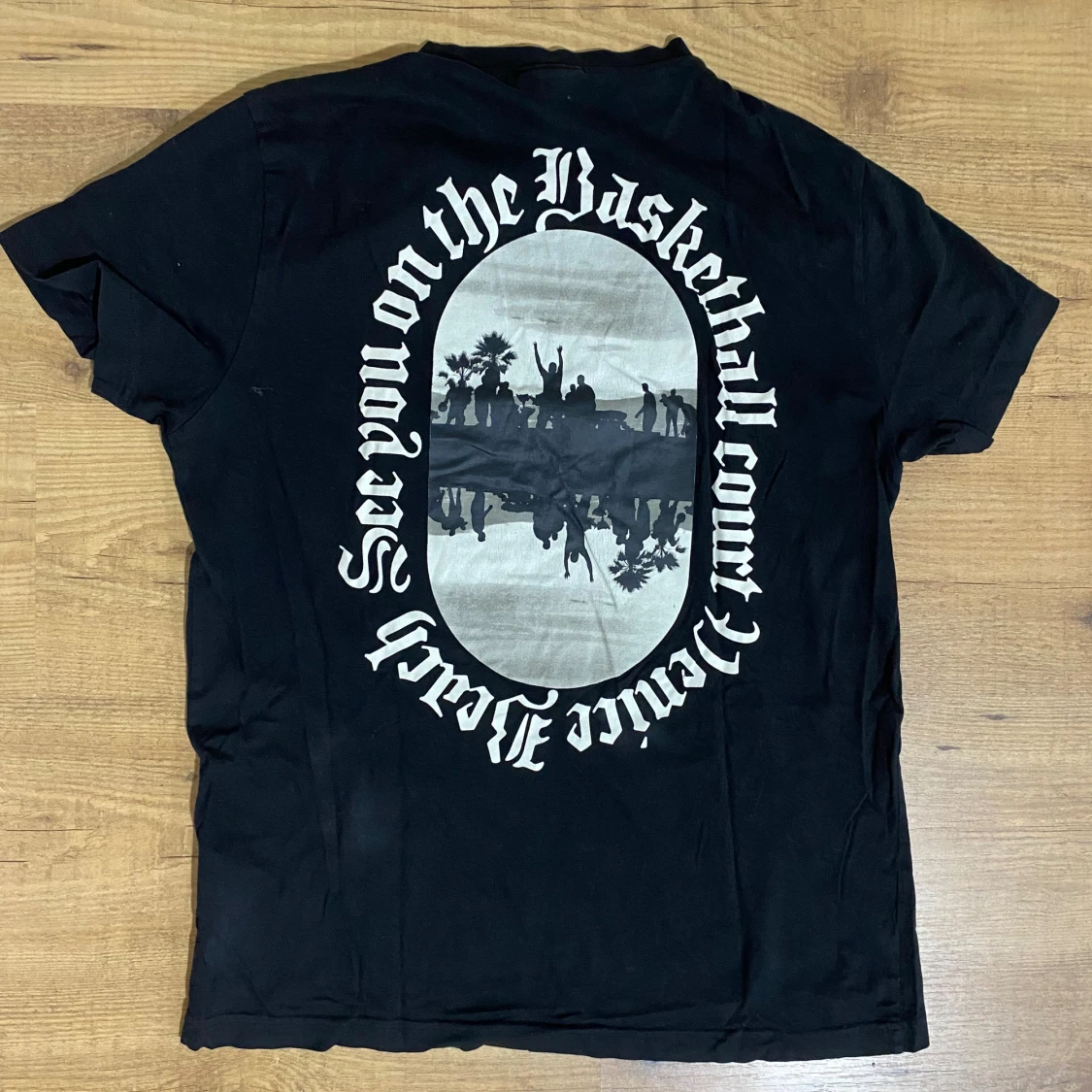 Svart t-shirt H&M med tryck - 1