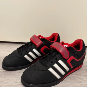 Adidas weightlifting shoes - ADIDAS POWERLIFT II Malli: Q33821 Koko: 38 2/3 Ovh noin 110e  crossfit kuntosali gym Postitus/nouto