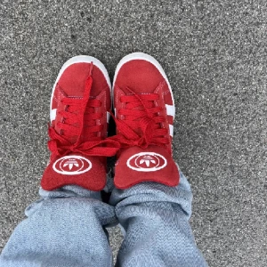 Adidas campus  - Fina adidas campus i en så fin färg. Använda 3 gånger men inte min stil. Nypris 1300, säljer för 900. SLUTSÅLDA ÖVERALLT