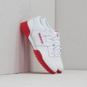 Rebook workout CLEAN RIPPLE ICE RED - Säljer dessa Reebok sneakers. Storlek 42,5. De är aldirg använda, kvalitet som nya. Original kartong finns! Pris kan diskuteras vid snabb affär. Nypris ca 1500kr. 