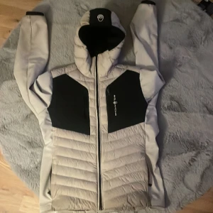 Sail racinga jacka  - Säljer nu min vind jacka för jag använder inte den kan gå ner i pris via snabb affär och tar bara swish o kan mötas