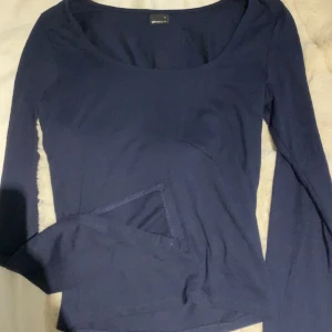 Gina tröja - Ny Gina tricot i mörkblå❤️