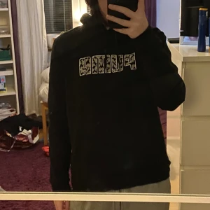 Puma hoodie - Svart puma hoodie i storlek xs