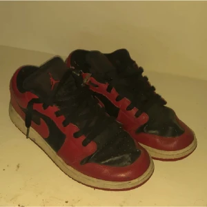 Jordan 1 lows - Storlek 40, 7/10 skick