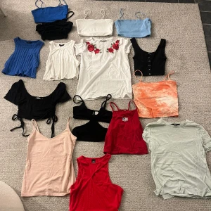 Linnen/t-shirtsr - 15 stycken olika linnen och t-shirtar! Man får ALLA för 55kr! Säljer då de ej kommer till användning💕