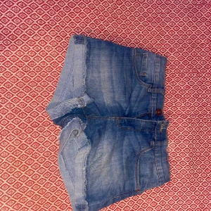 Jeans Shorts  - Storlek 164 men funkar om man har XS. Från Kappahl, använd Max 5 gånger. Inga tecken på användning. Skriv dm om ni vill ha fler bilder