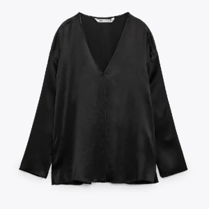 Satin topp - Så snygg satinblus från zara, helt slutsåld!😍😍 Storlek M men passar även S!