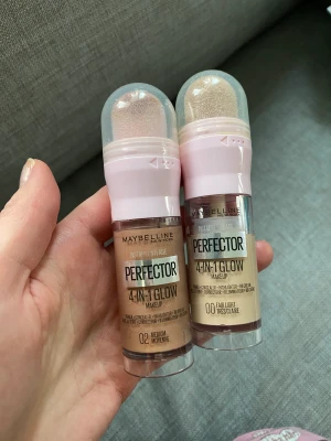 Maybelline perfector 4-in-1 glow  - I färgerna 00 fair light och 02 medium. Båda för 100kr. 