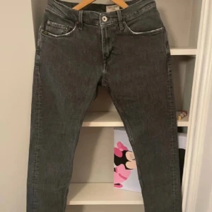 Tiger of Sweden Jeans - Sjukt snygga jeans av modellen Pistollero.