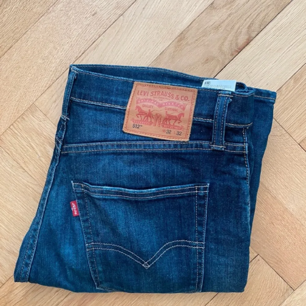 Jättesköna Levis jeans som passar till allt. Storlek W32 L32.. Jeans & Byxor.