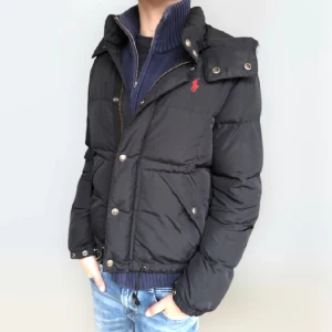 Ralph lauren jaxka - Riktigt snygg Ralph lauren Jacka i väldigt fint skick💫 passar runt 162. Modellen på bilden är 170     Skriv vid frågor eller funderingar💫💫