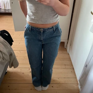 Baggy jeans - !!Klicka inte köp nu, kontakta mig först!! Jättefeta men kommer ej till användning Jag är 166 och de är perfekta i längd
