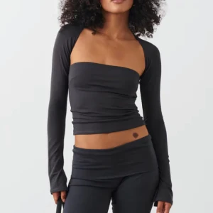 Gina tröja - Fin tröja från gina tricot, använd ca 2 gnr💕 Skriv för fler bilder och pris förslag! Bra skick!! 