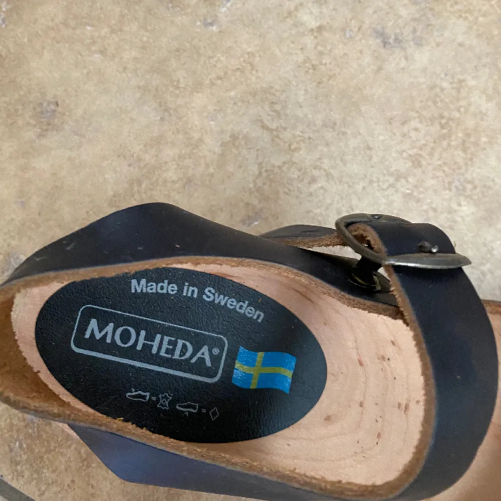 Klackar i nyskick från märket Moheda! Endast testade. I storlek 40, nypris cirka 700. Skor.