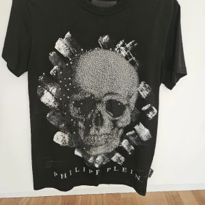 Philipp plein t-shirt - Philipp plein t-shirt i svart. Topp kvalite!