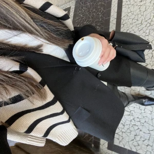 Filippa K kavaj - Säljer denna. Nypris 4400. Använd en gång.  Alison Cool Wool Blazer