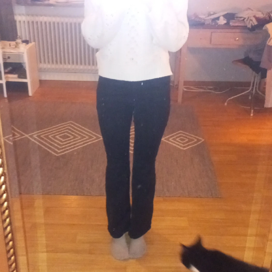 Säljer dom här bootcut jeansen pga att dom är för korta för mig. - 90