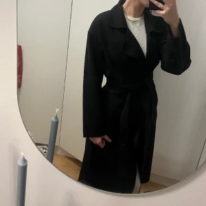 Kappa Nelly  - Kappa från Nelly med avtagbart skärp 