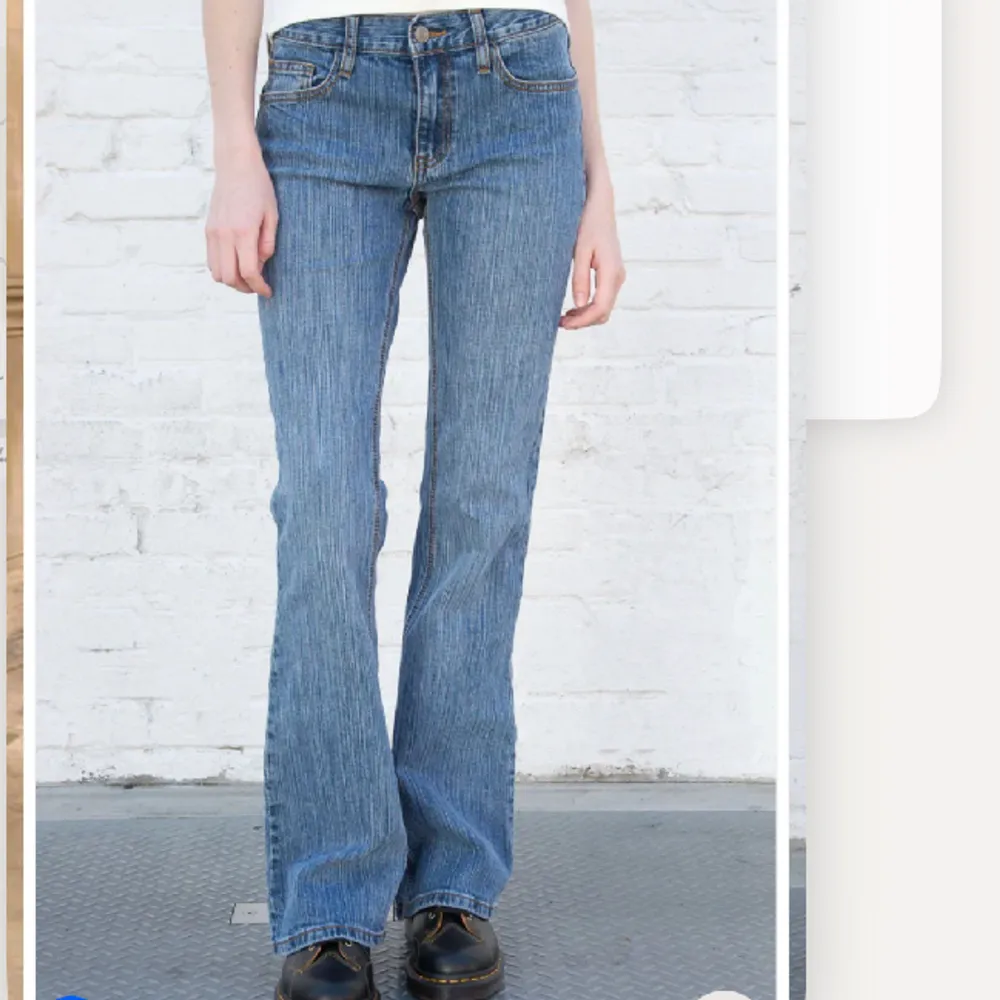 Jeans från brandy Melville i modellen 90’s brielle. Passar inte längre så är i nyskick🌸. Jeans & Byxor.
