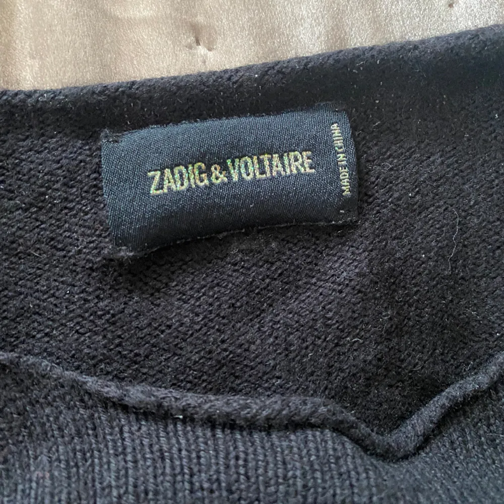 En svart zadig & Voltaire tröja som är i stickat material ❤️ . Tröjor & Koftor.
