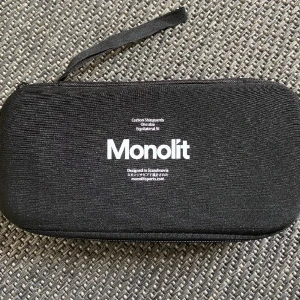 Monolit benskydd  - Jag råka få 2 par monolit benskydd på Julafton så dem här helt nya och oanvända. Nypris i butik 750 kr.