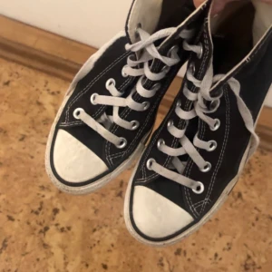 Svarta Converse  - Säljer dessa svarta Converse som inte kommer till användning längre