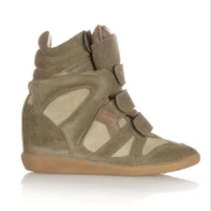 Isabel Marants skor - Säljer nu dessa fina marants i storlek 36💓 De är i fint skick och kommer skickas med original kartong och dustbag. Hör av er för bilder privat💓 (Pris kan diskuteras)