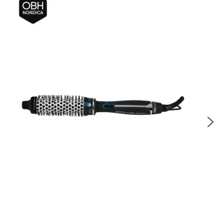 Björn Axen värmeborste  - Använd ett par gånger och funkar perfekt men behöver pengar så säljer de. 💞 Skriv för fler frågor! 