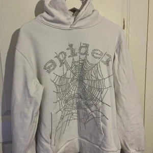 Spider hoodie  - Young thugs spider hoodie bra skick knappt använd