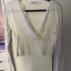 Vit tröja - Använd fåtal gånger🩷