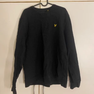 Lyle & scott sweatshirt  - Svart Sweatshirt ifrån Lyle&scott, 