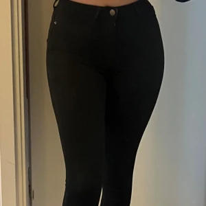 Molly jeans  - Molly jeans i storlek XS